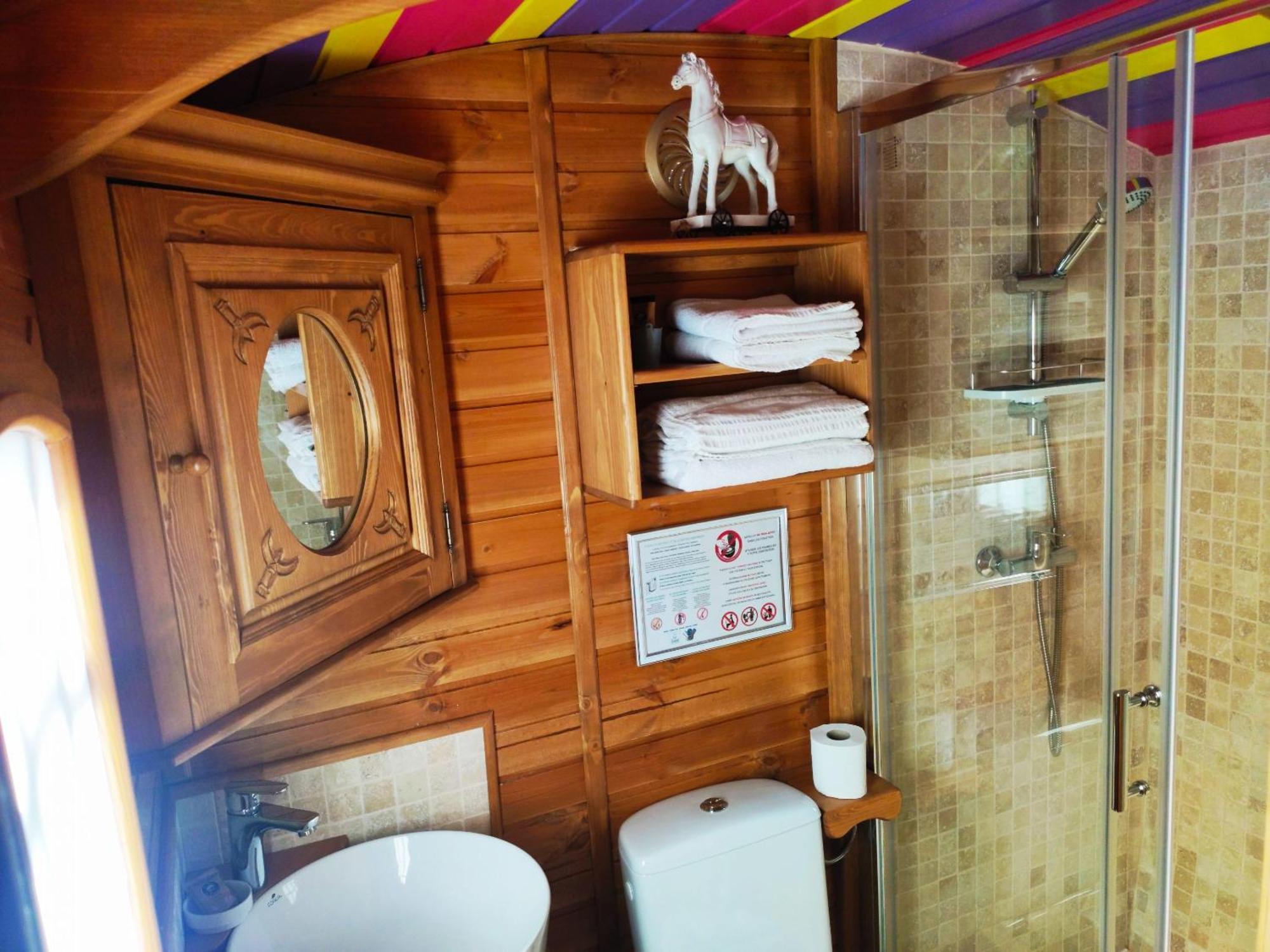Logis Le Nid Du Pont De Gau Aparthotel Saintes-Maries-de-la-Mer Quarto foto